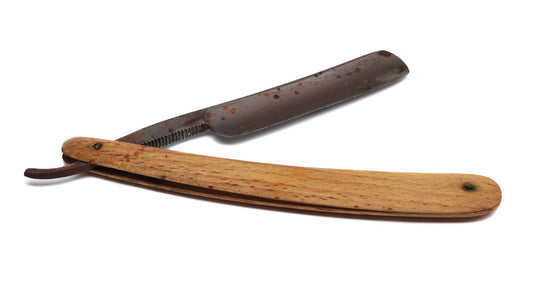 Which Is Better for Men, the Safety Razor or the Straight Razor?